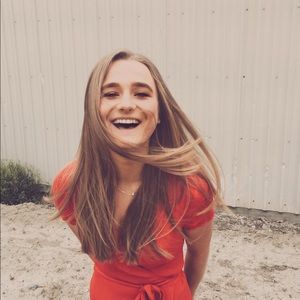 Meet your Posher, Alexis